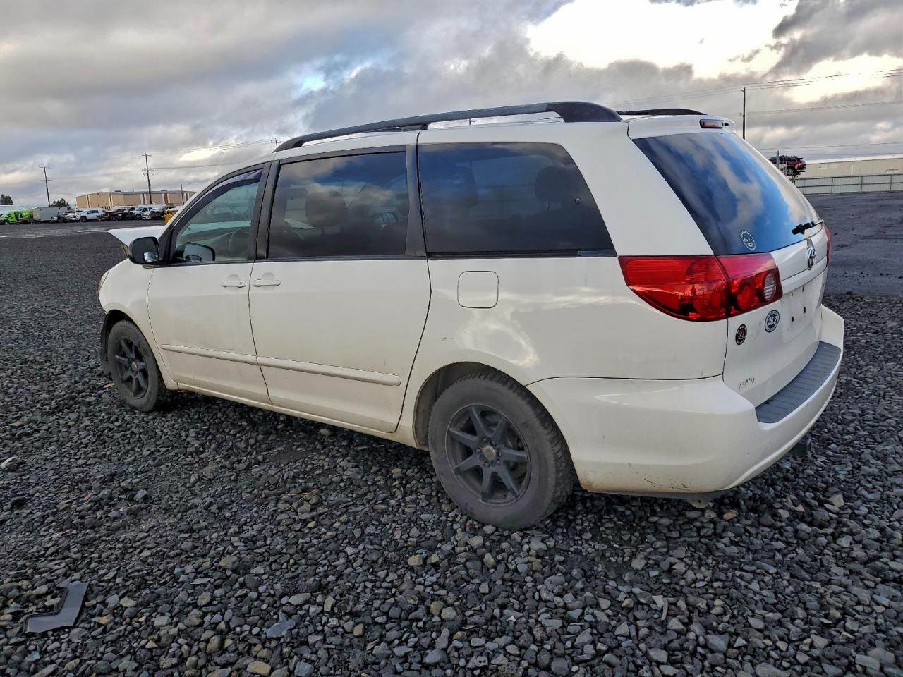 2008 TOYOTA SIENNA CE photo 2