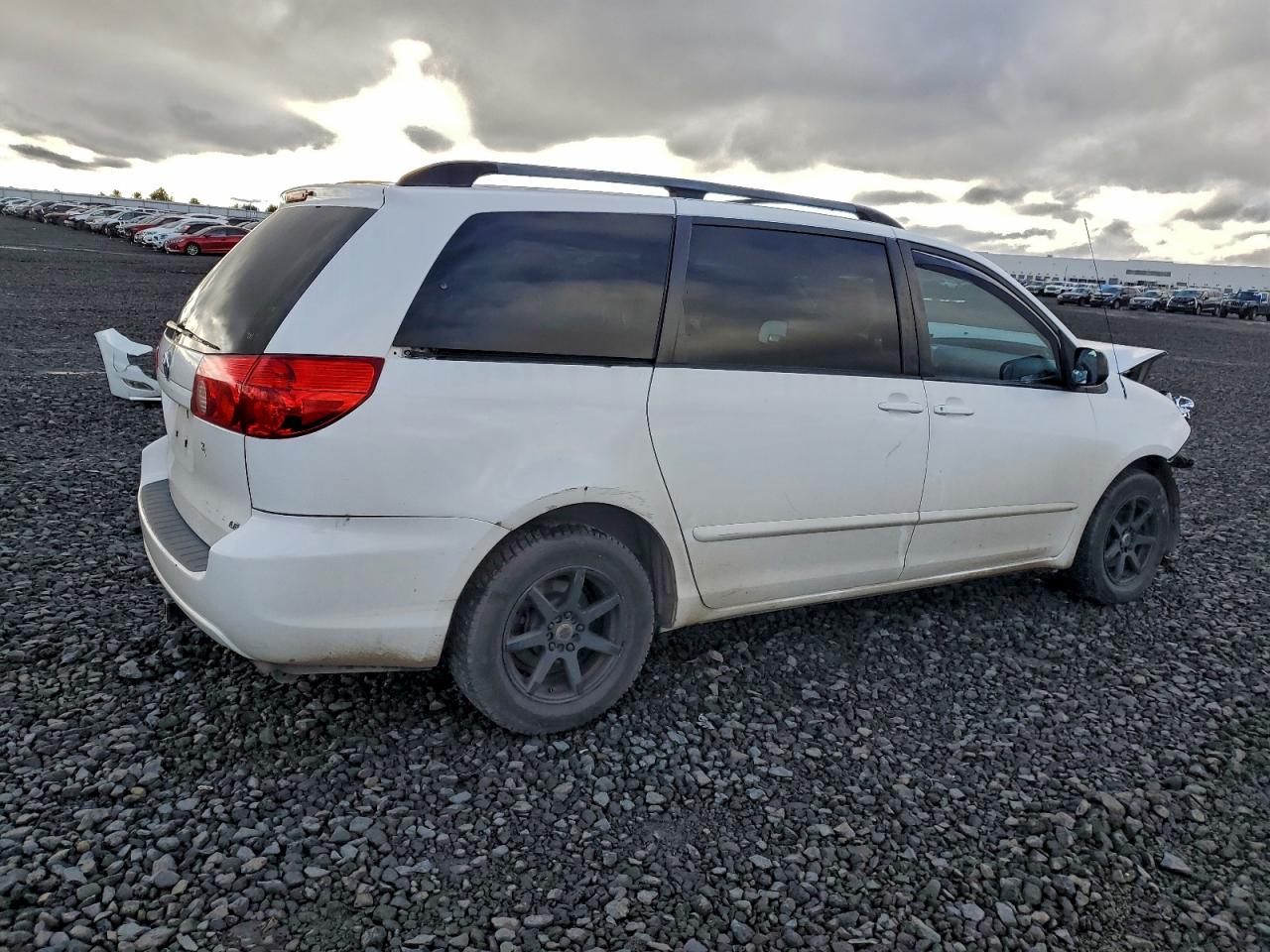 2008 TOYOTA SIENNA CE photo 3