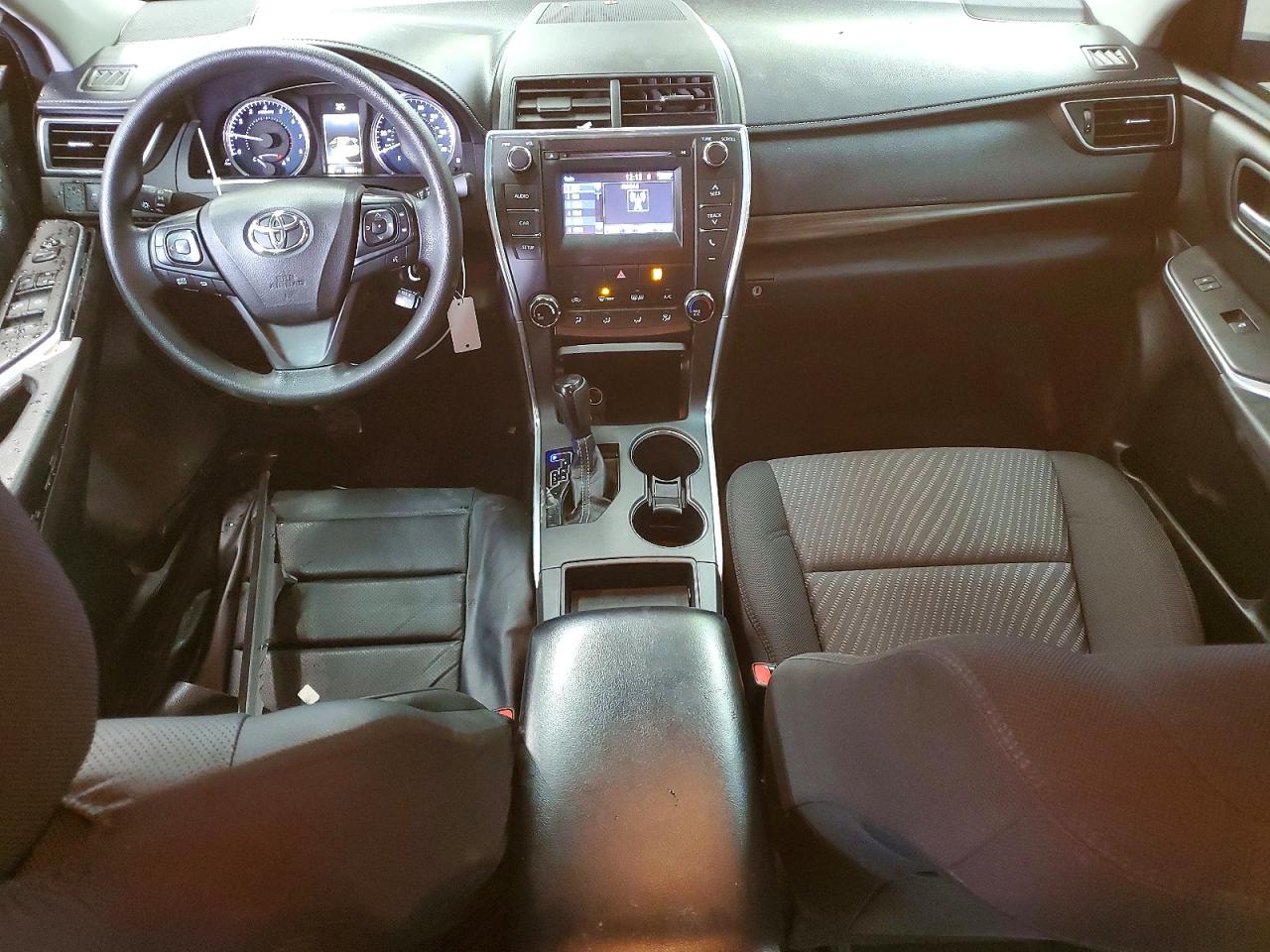 2016 TOYOTA CAMRY LE photo 8
