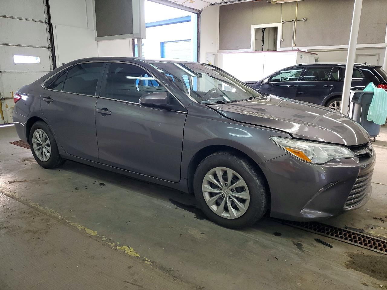 2016 TOYOTA CAMRY LE photo 4