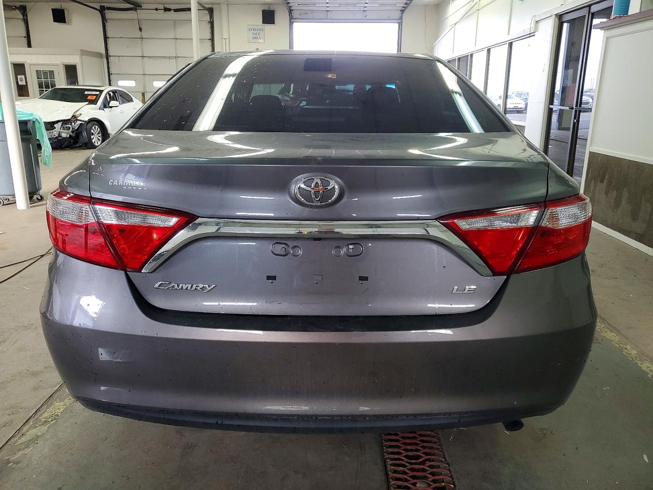 2016 TOYOTA CAMRY LE photo 6