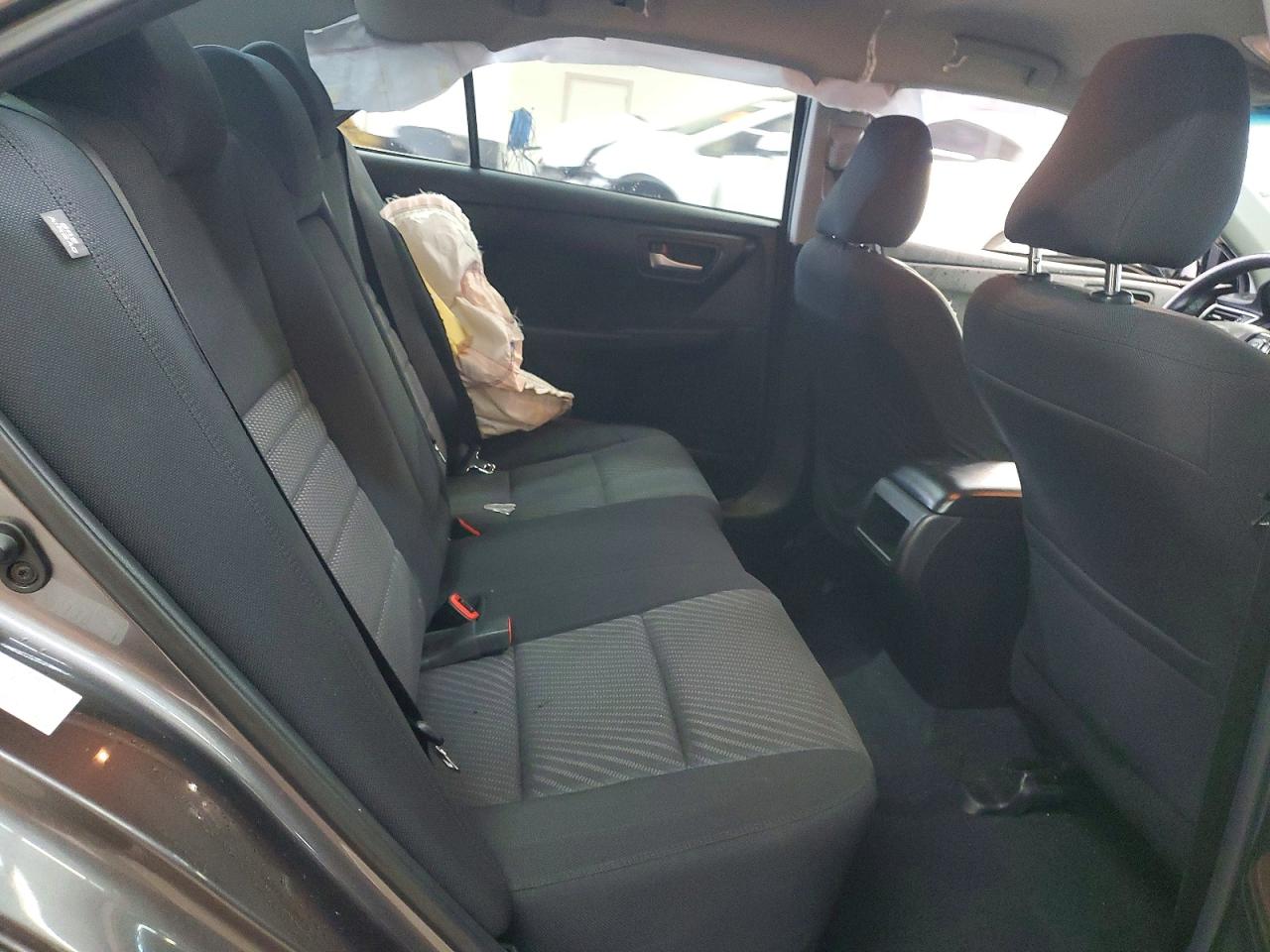 2016 TOYOTA CAMRY LE photo 10