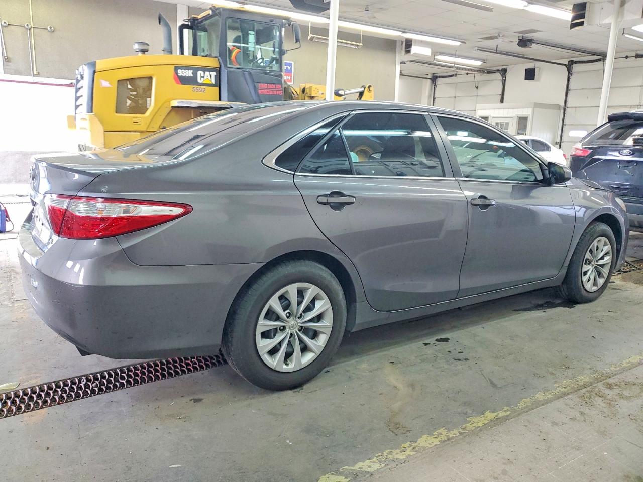 2016 TOYOTA CAMRY LE photo 3