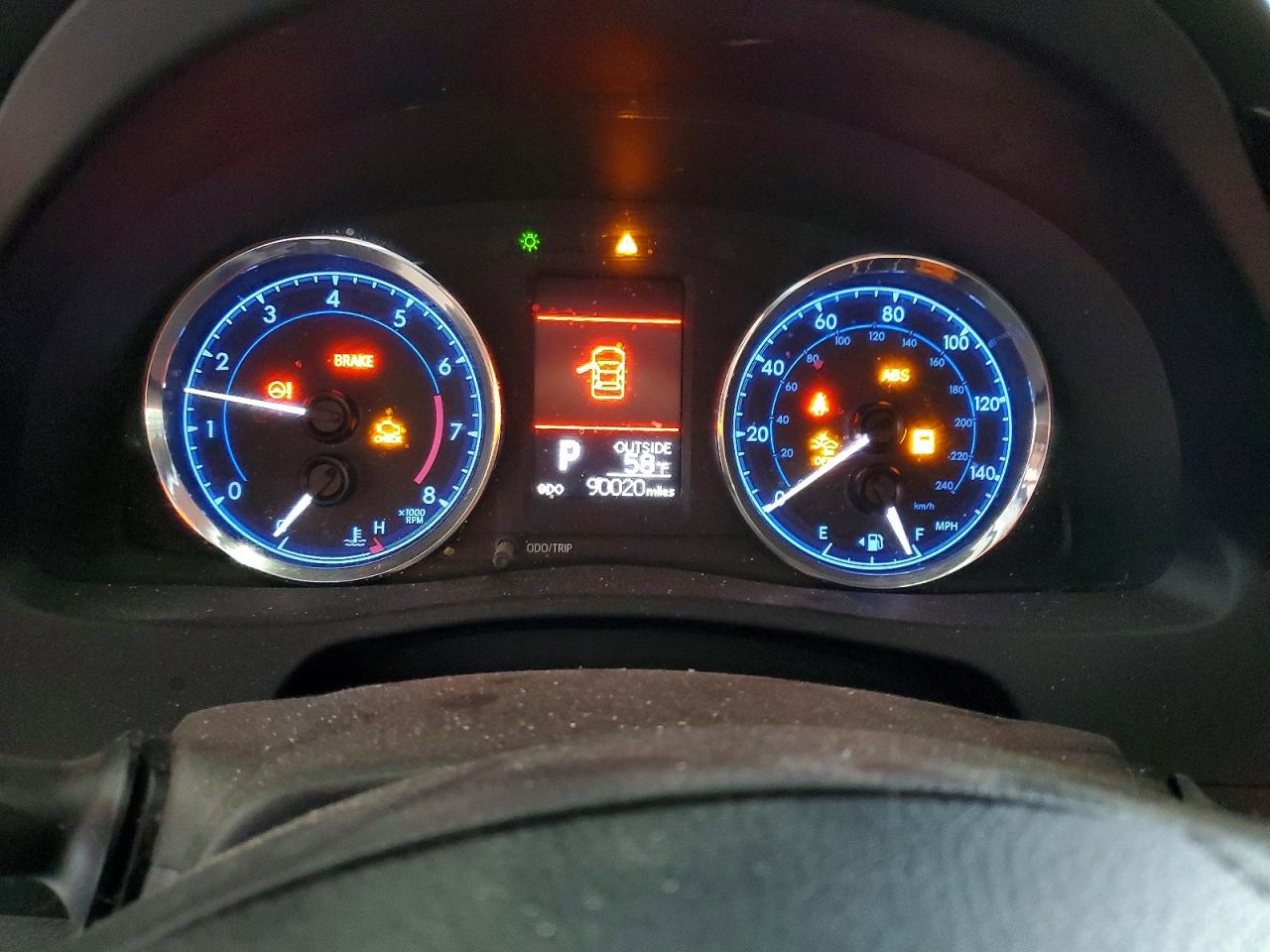 2018 TOYOTA COROLLA L photo 9