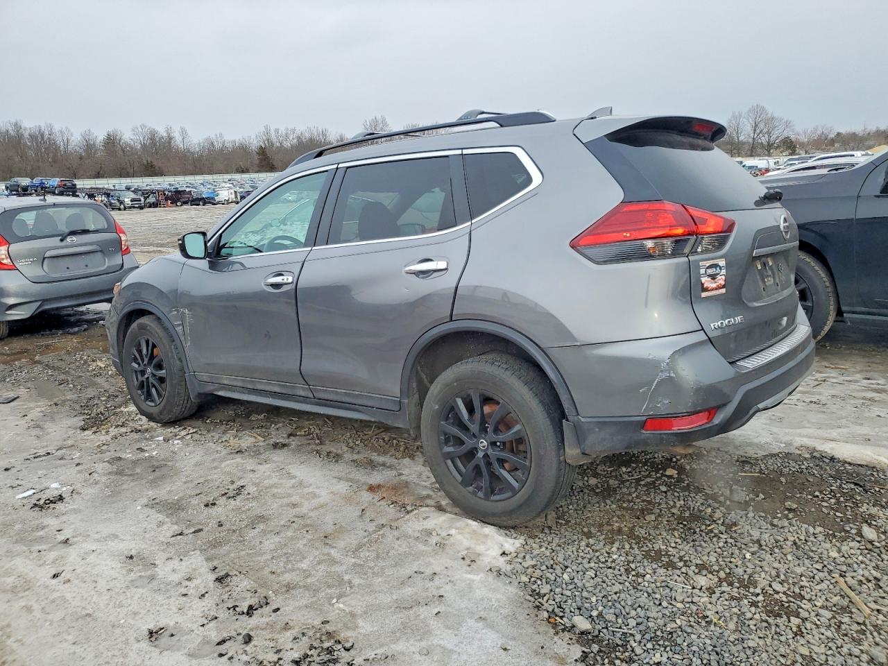 2017 NISSAN ROGUE SV photo 4
