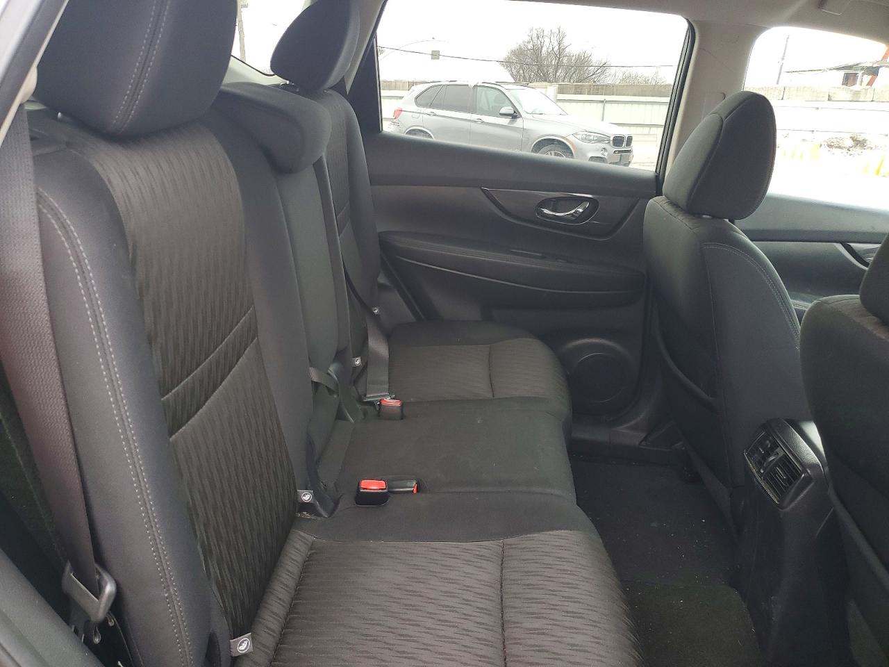 2017 NISSAN ROGUE SV photo 31