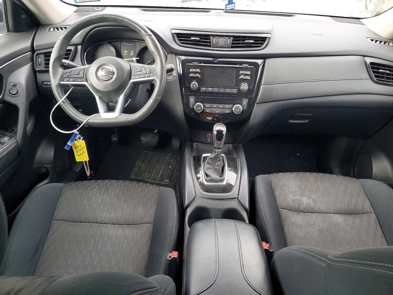 2017 NISSAN ROGUE SV photo 22