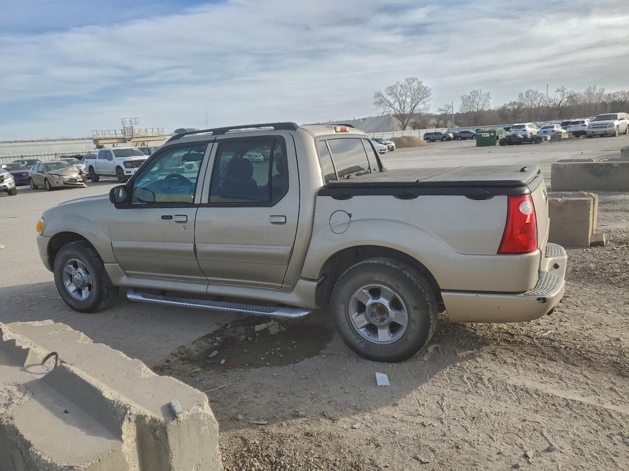 2004 FORD EXPLORER SPORT TRAC photo 2