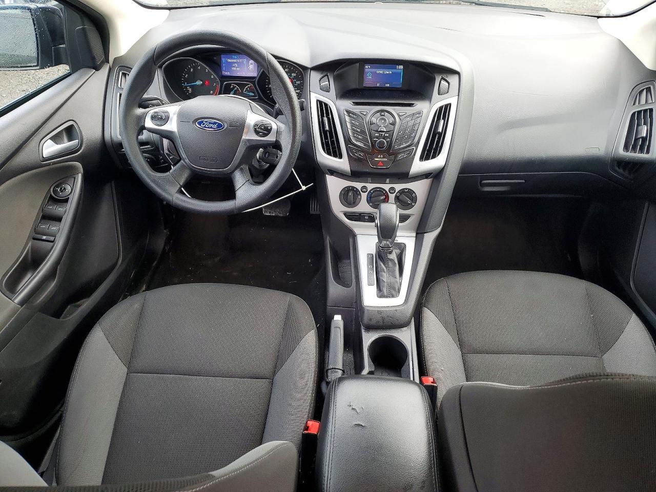 2014 FORD FOCUS SE photo 8
