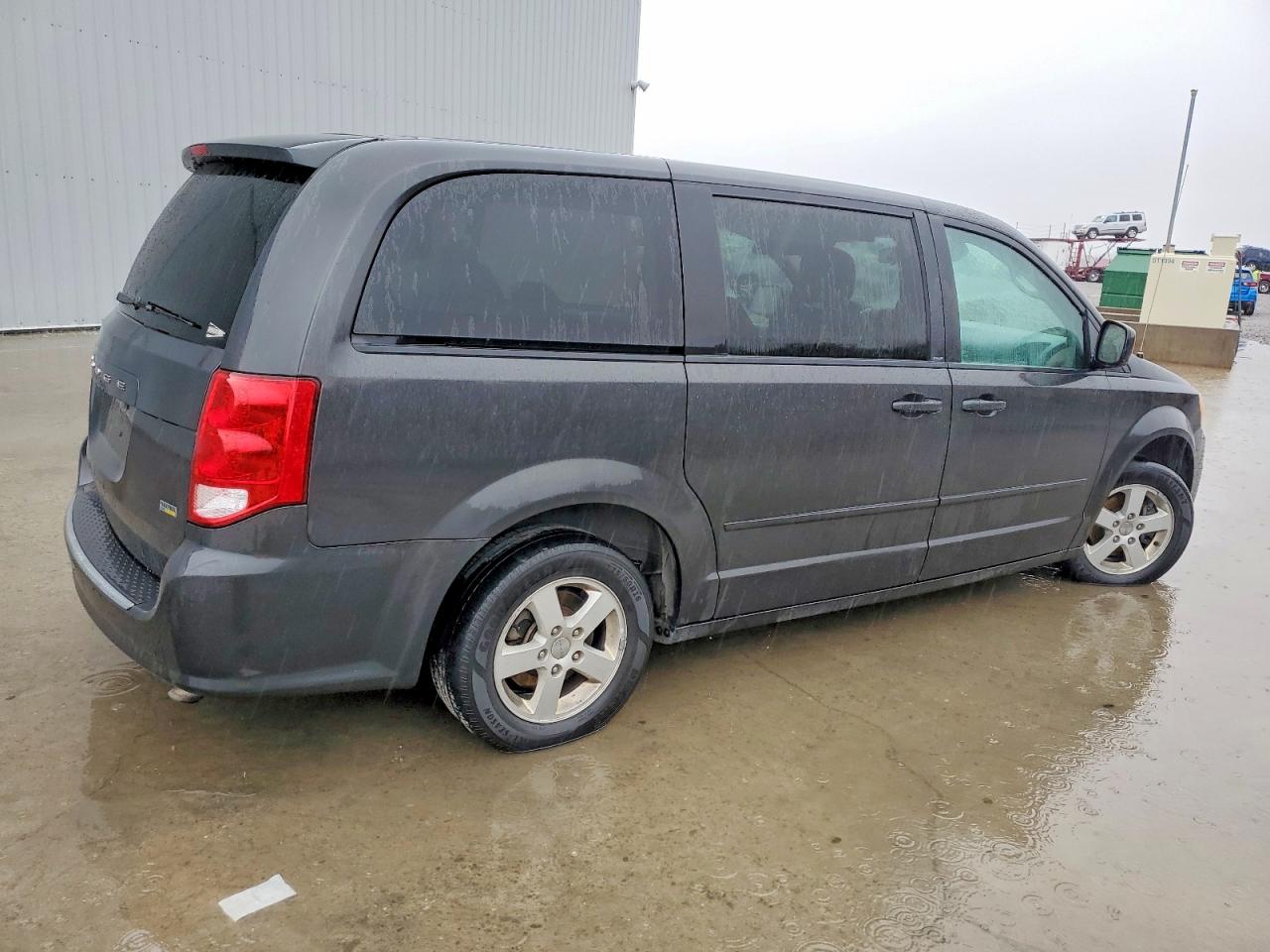 2011 DODGE GRAND CARAVAN MAINSTREET photo 3
