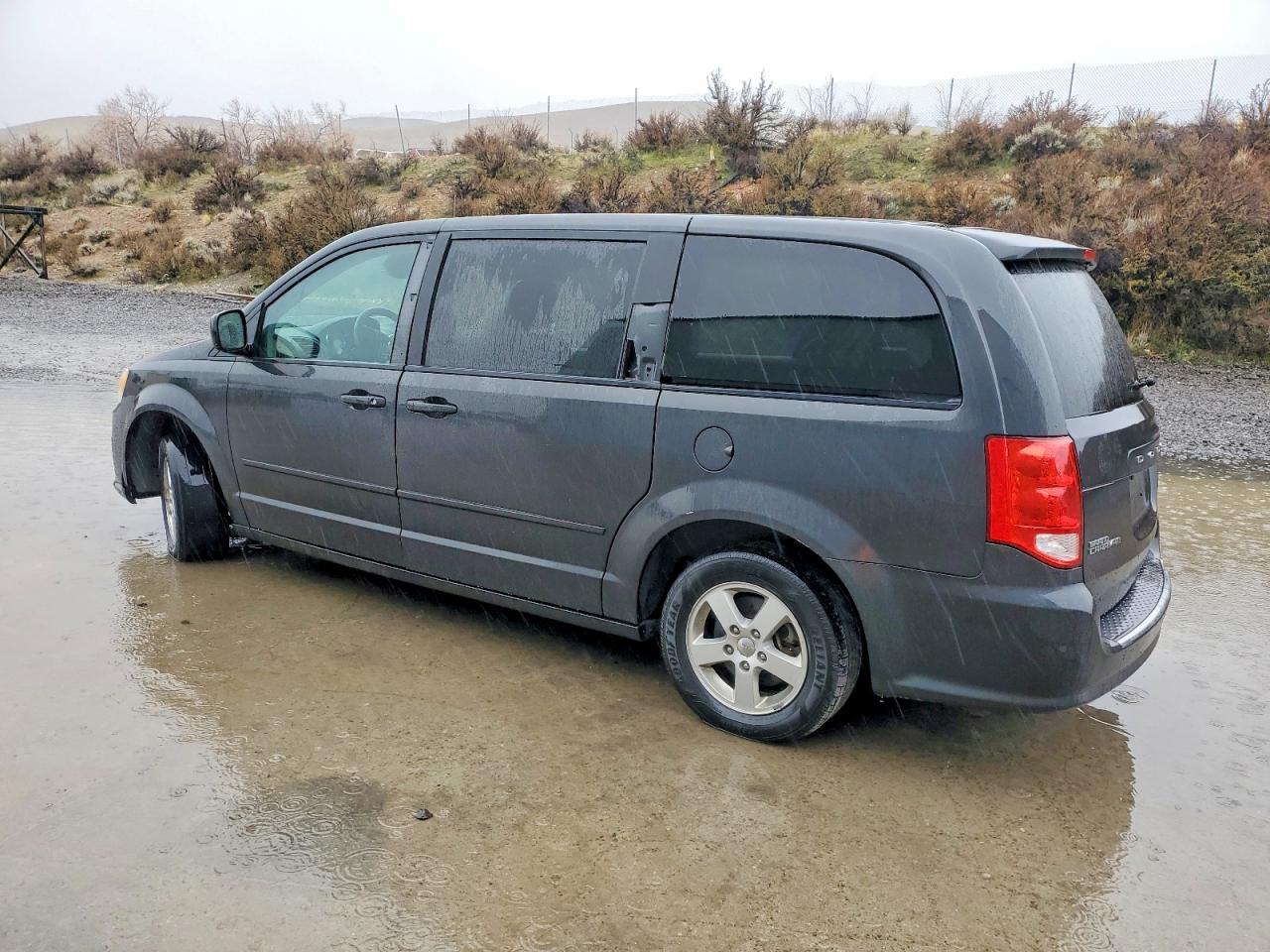 2011 DODGE GRAND CARAVAN MAINSTREET photo 2