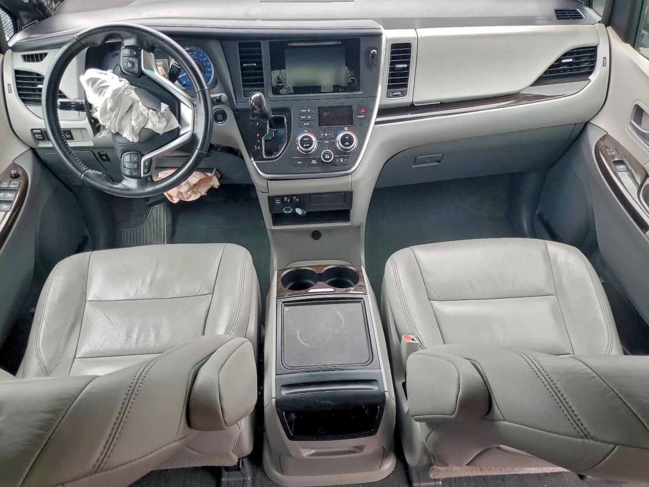 2015 TOYOTA SIENNA XLE photo 8