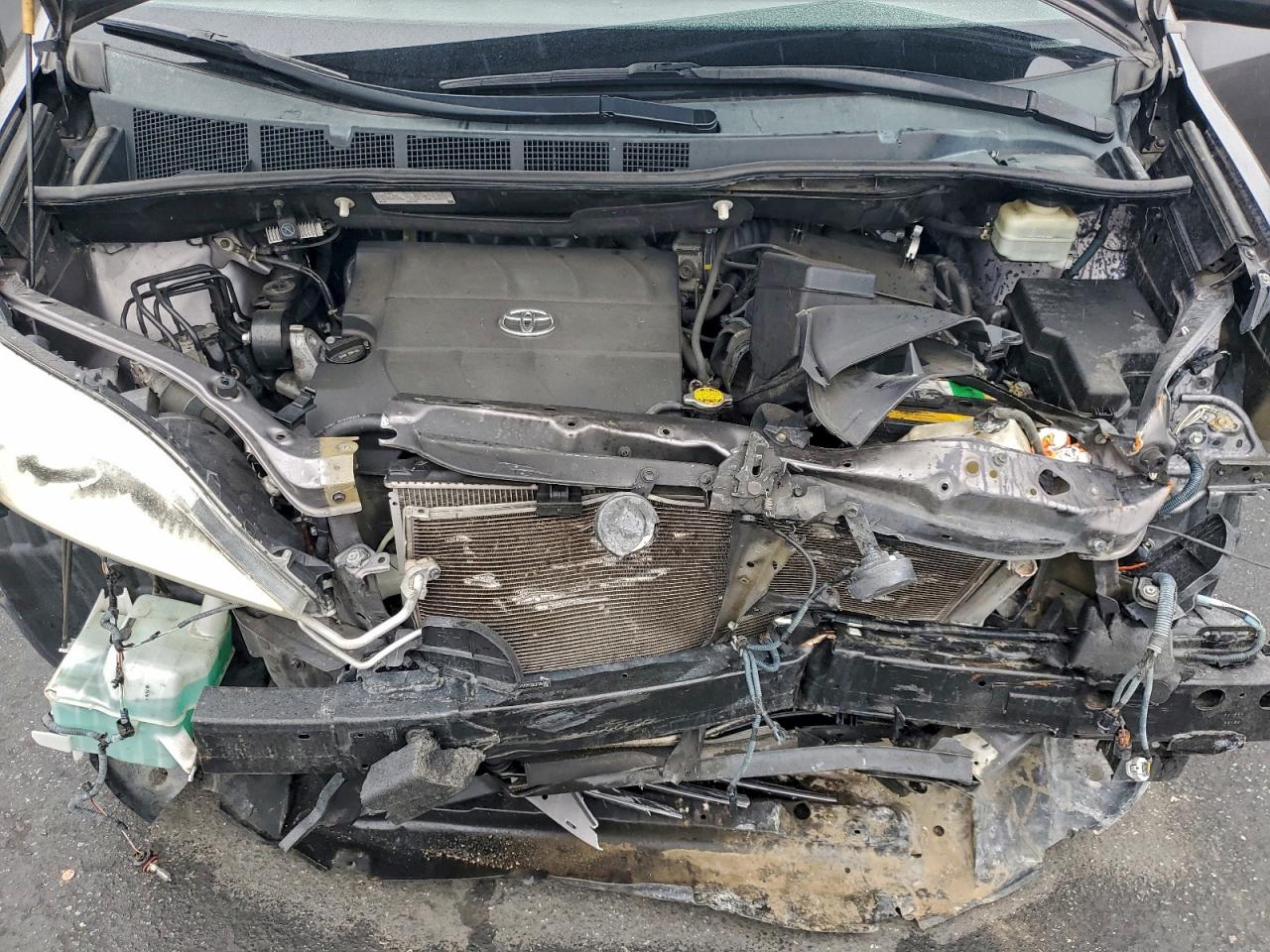 2015 TOYOTA SIENNA XLE photo 12