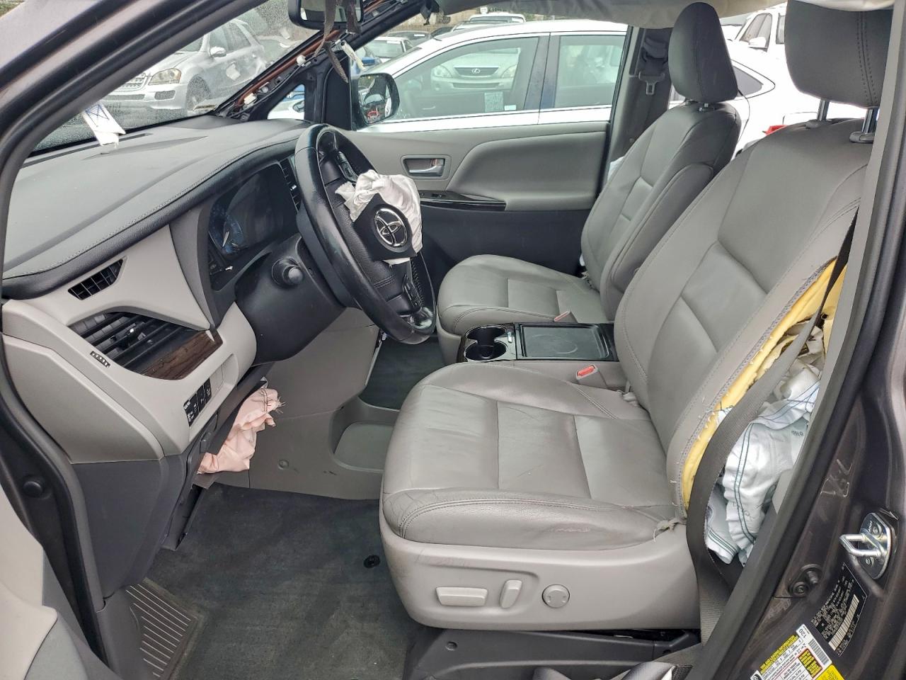 2015 TOYOTA SIENNA XLE photo 7