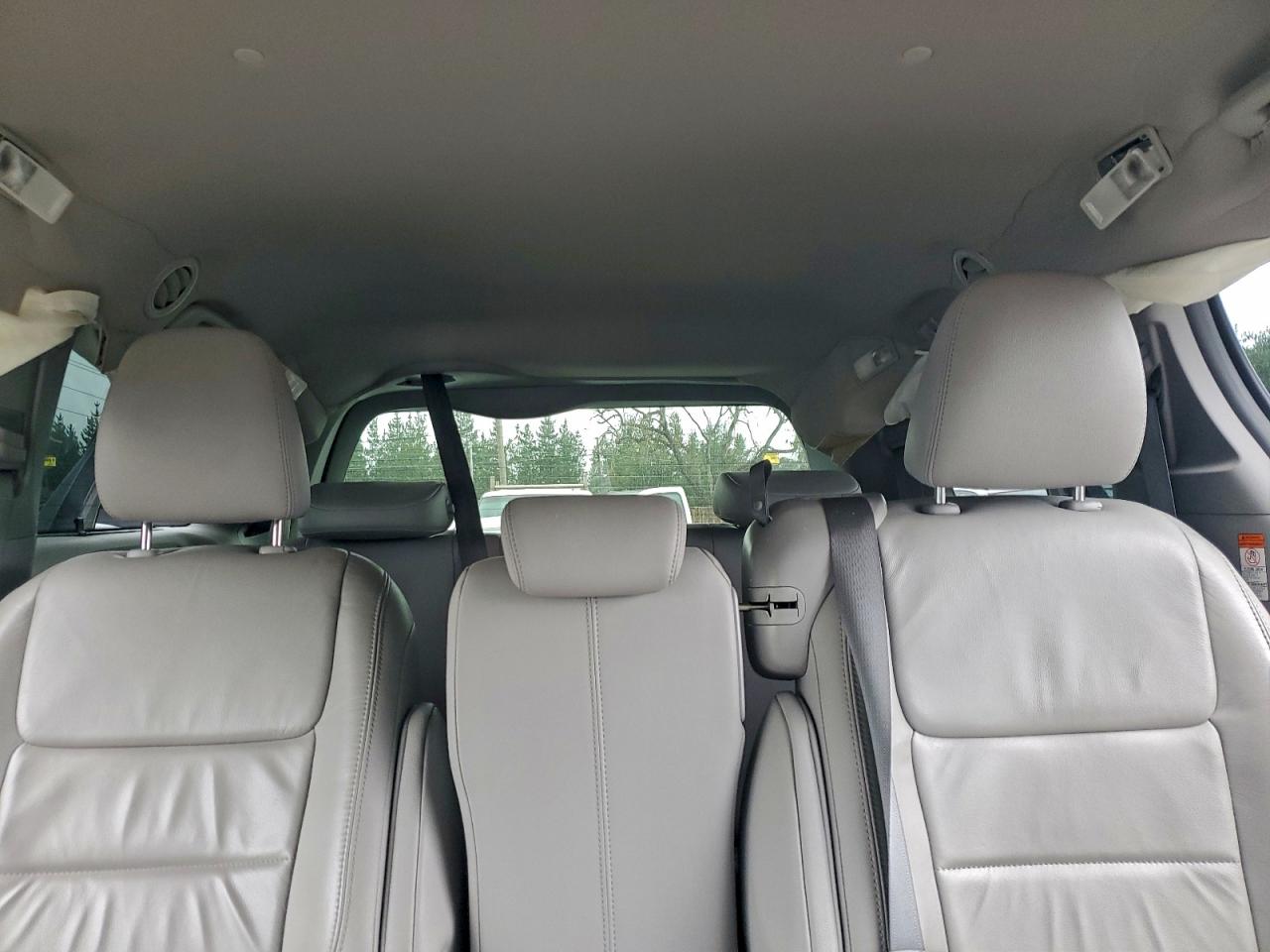 2015 TOYOTA SIENNA XLE photo 10