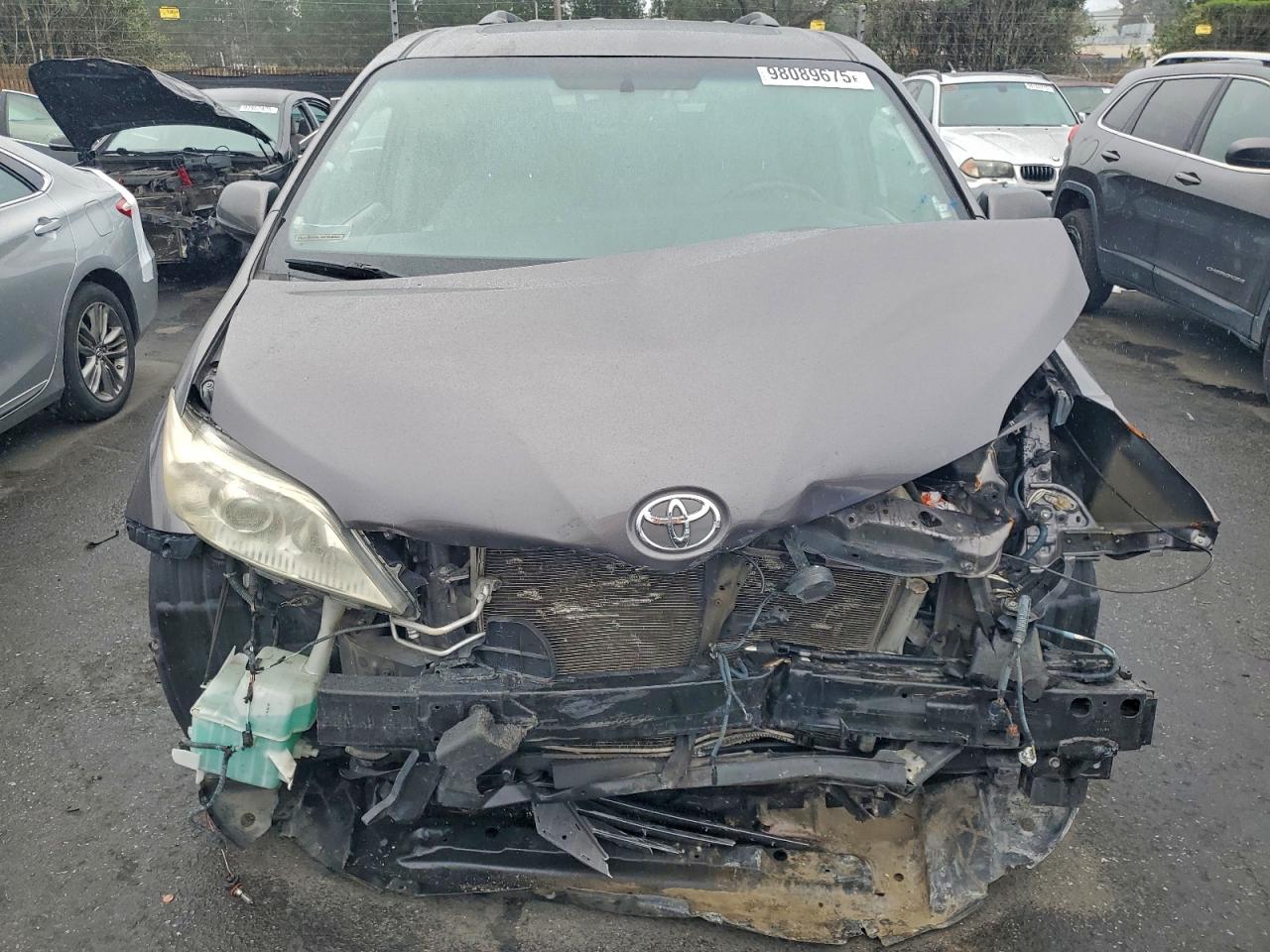 2015 TOYOTA SIENNA XLE photo 5