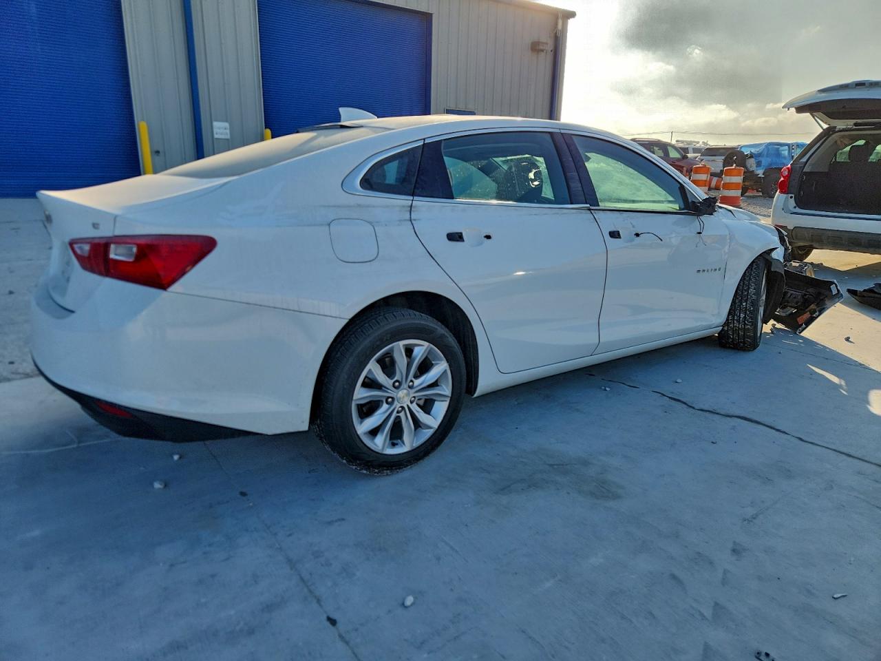 2023 CHEVROLET MALIBU LT photo 3