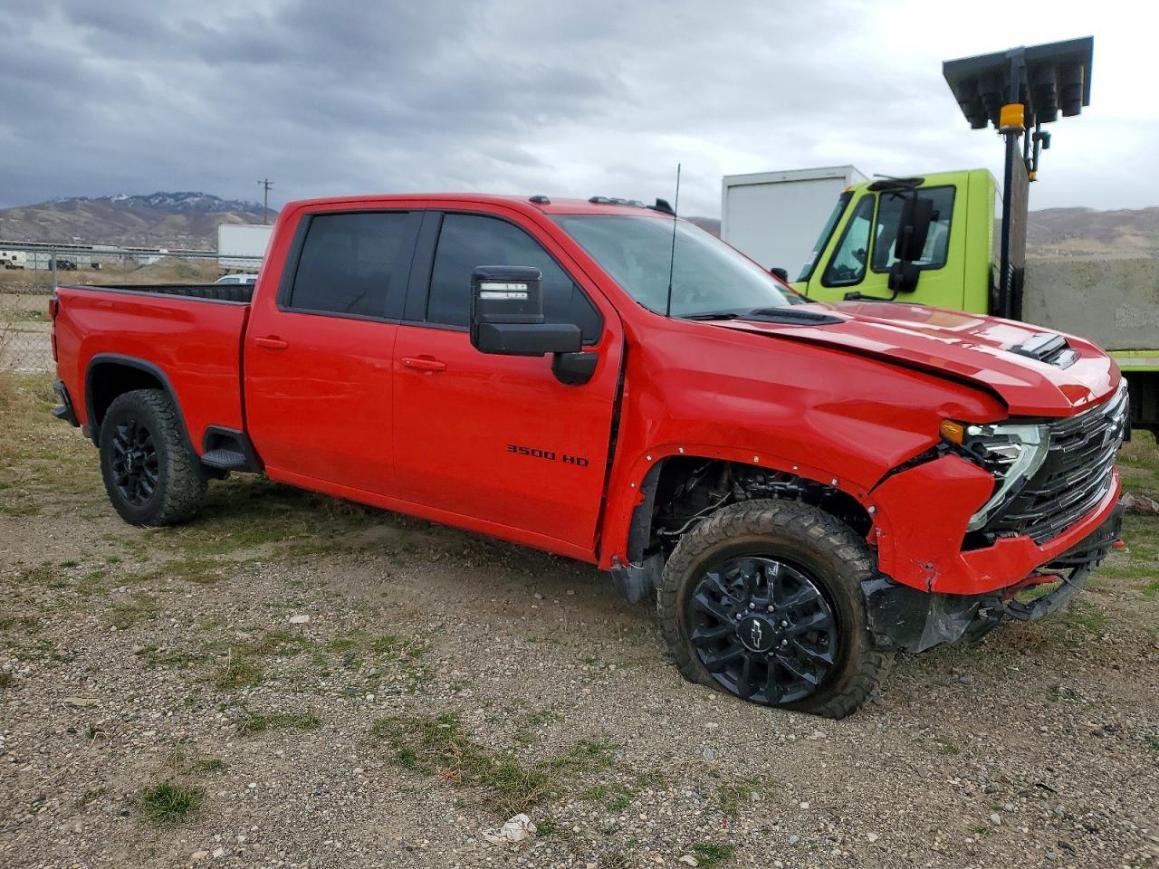 2025 CHEVROLET SILVERADO K3500 LT photo 4