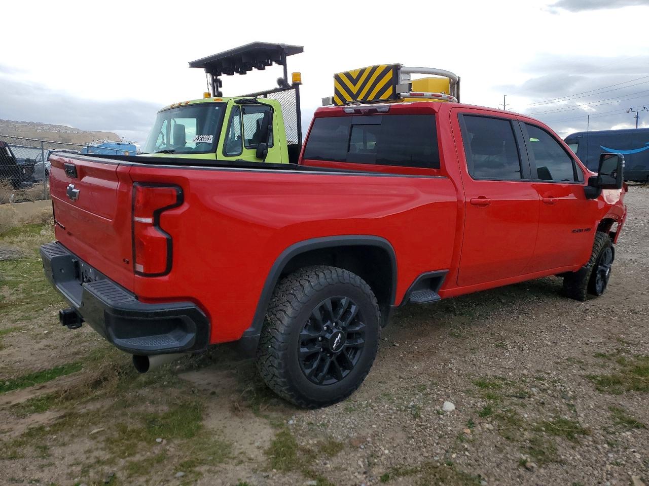 2025 CHEVROLET SILVERADO K3500 LT photo 3