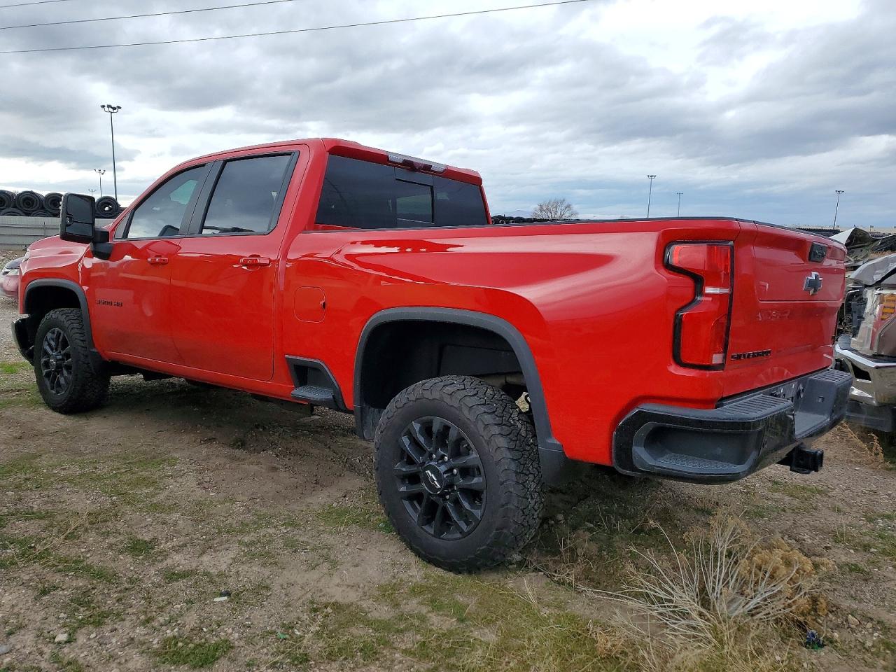 2025 CHEVROLET SILVERADO K3500 LT photo 2
