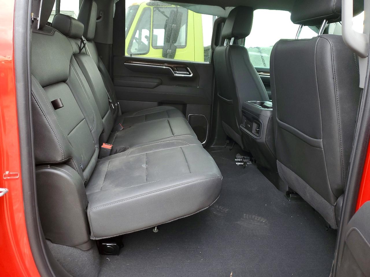 2025 CHEVROLET SILVERADO K3500 LT photo 11