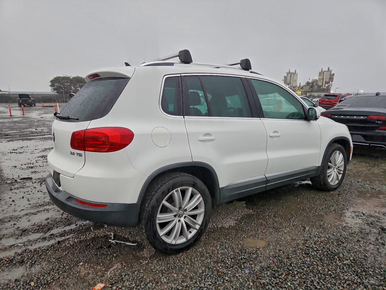 2013 VOLKSWAGEN TIGUAN S photo 3