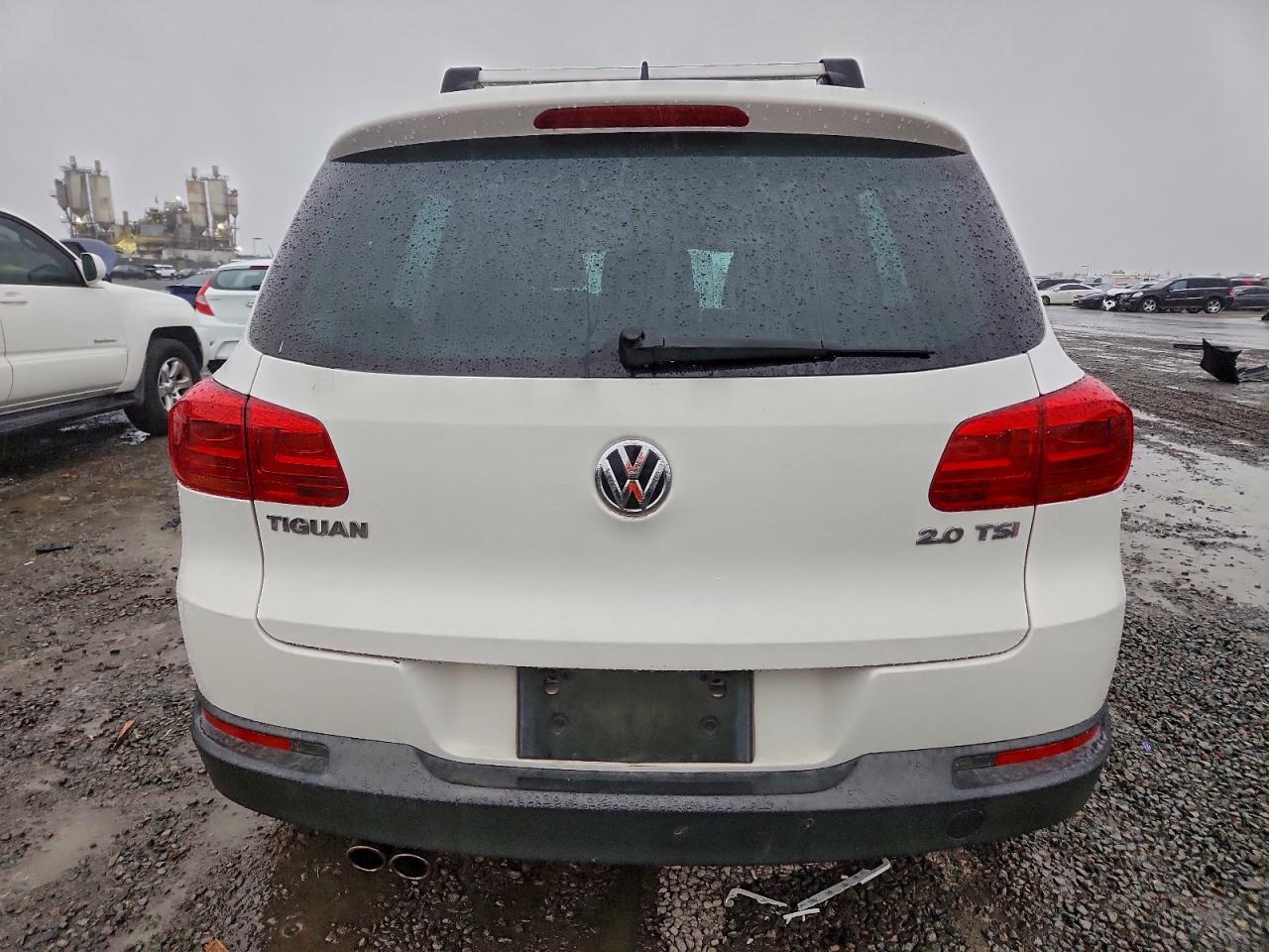 2013 VOLKSWAGEN TIGUAN S photo 6