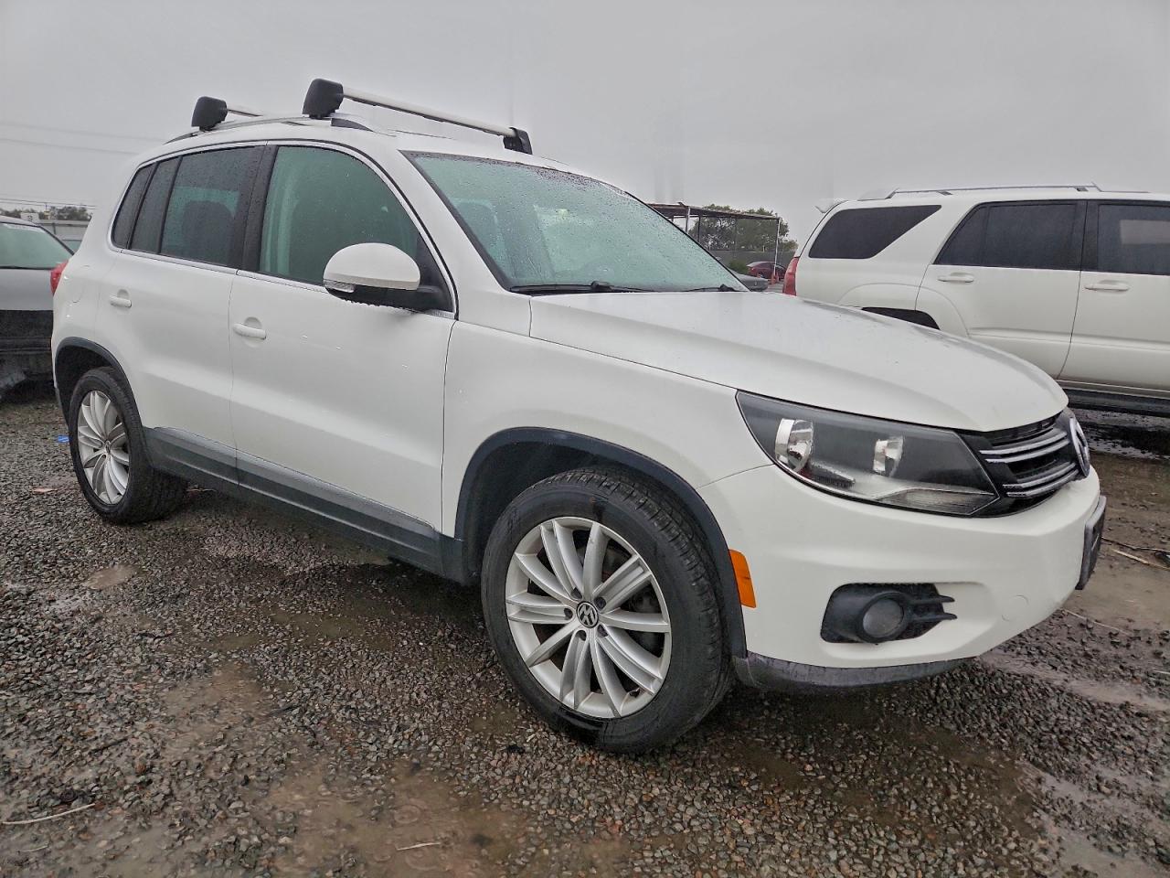 2013 VOLKSWAGEN TIGUAN S photo 4