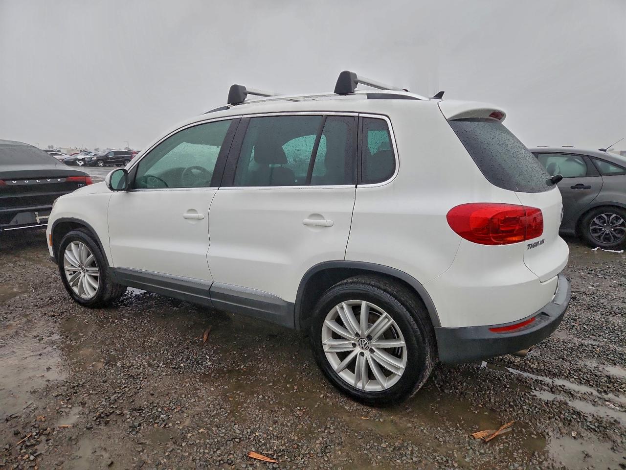 2013 VOLKSWAGEN TIGUAN S photo 2