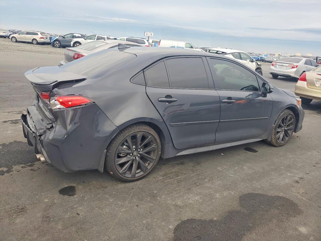 2025 TOYOTA COROLLA LE photo 3