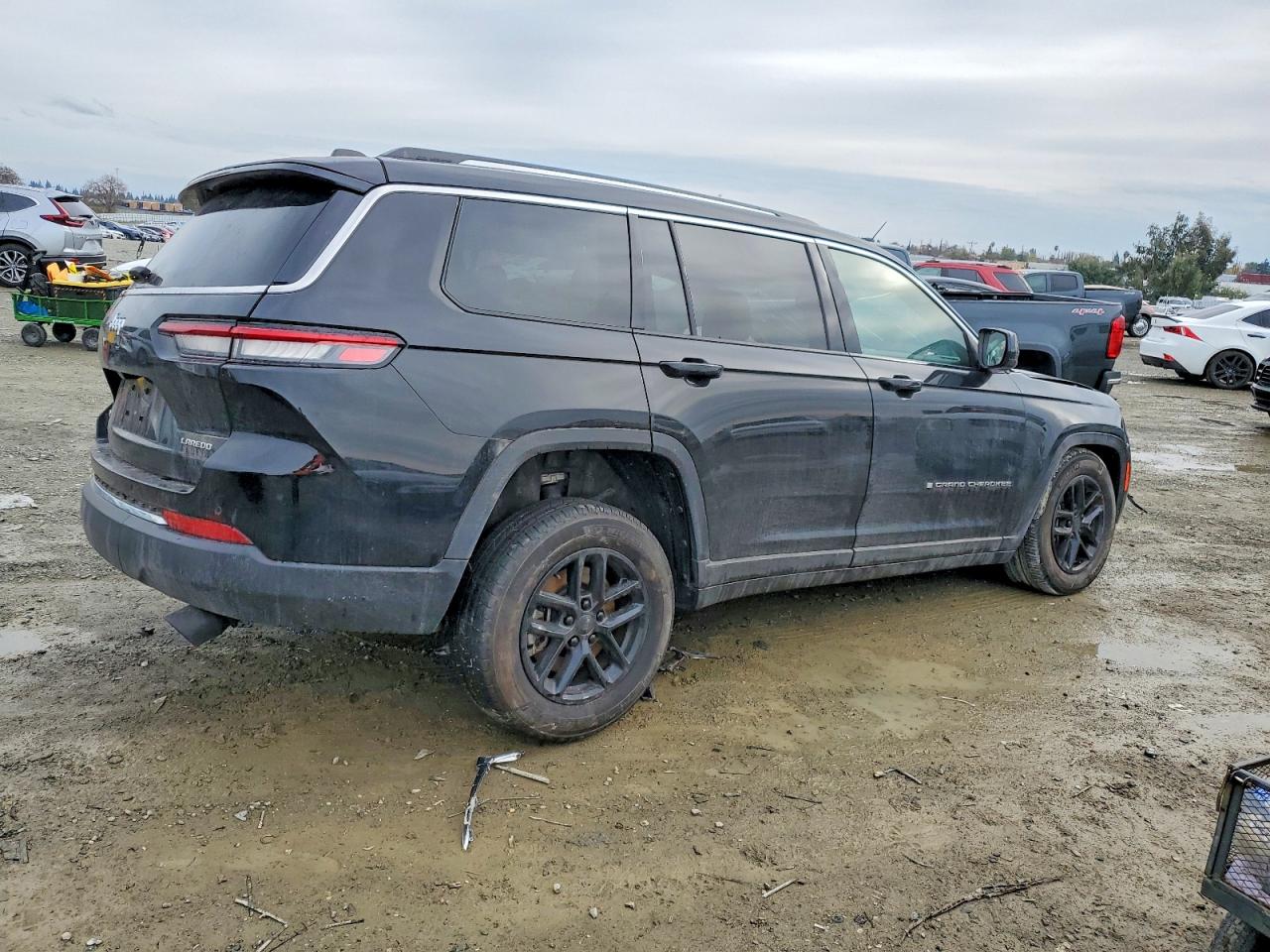 2023 JEEP GRAND CHEROKEE L LAREDO photo 3
