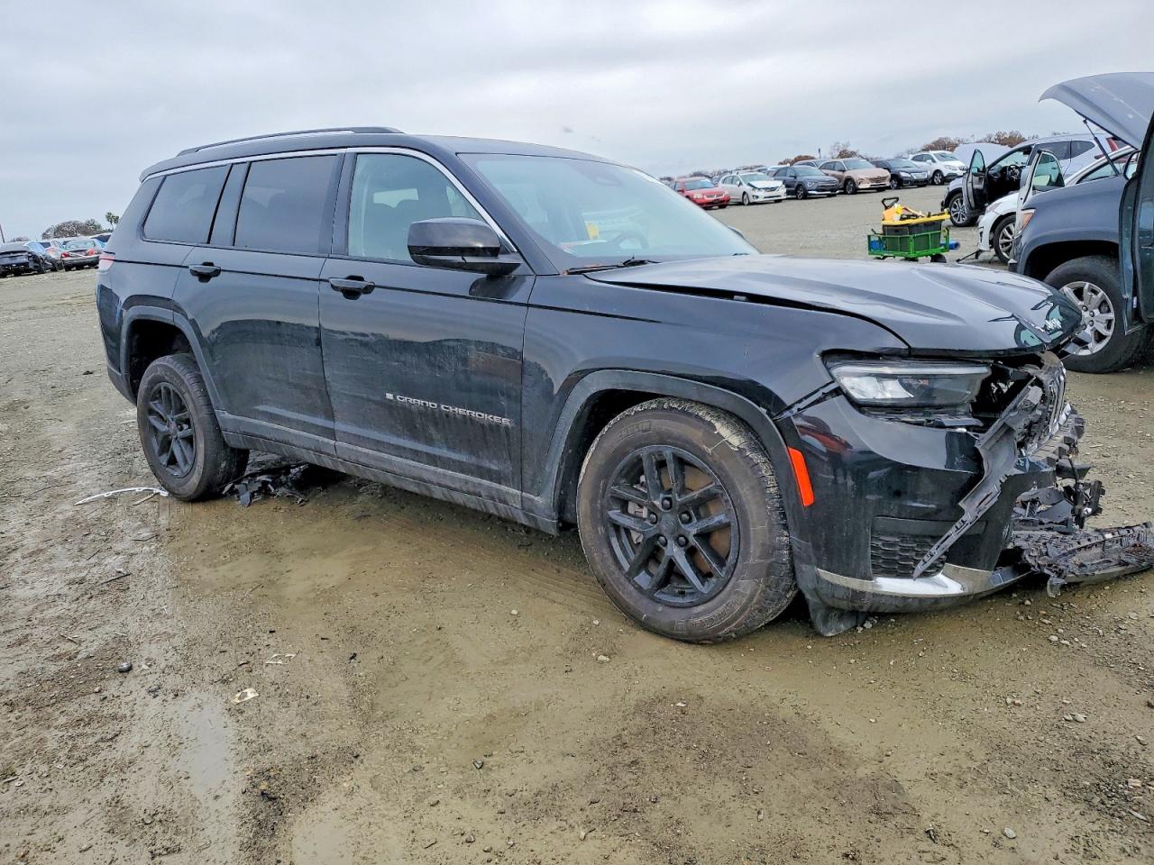 2023 JEEP GRAND CHEROKEE L LAREDO photo 4