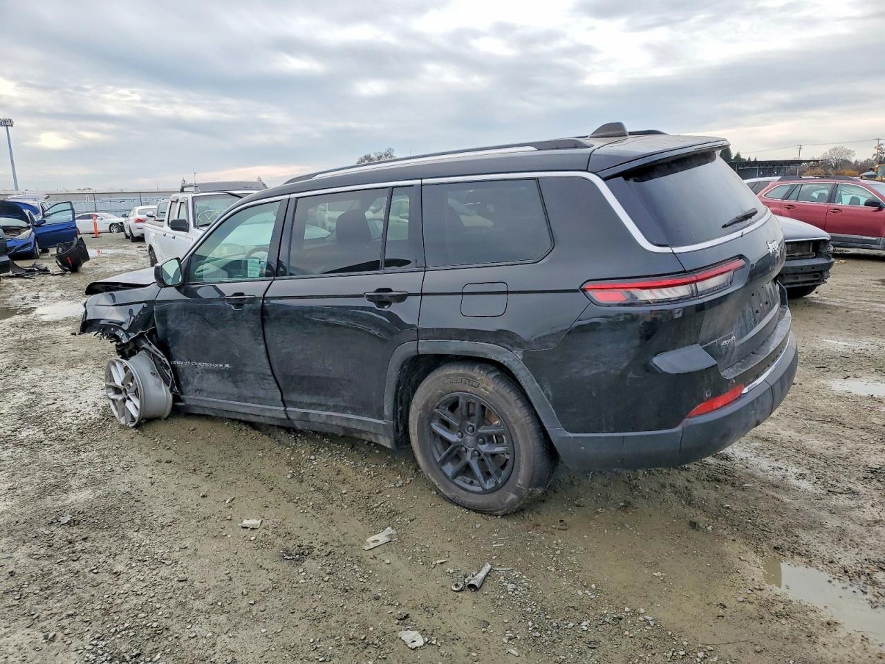 2023 JEEP GRAND CHEROKEE L LAREDO photo 2