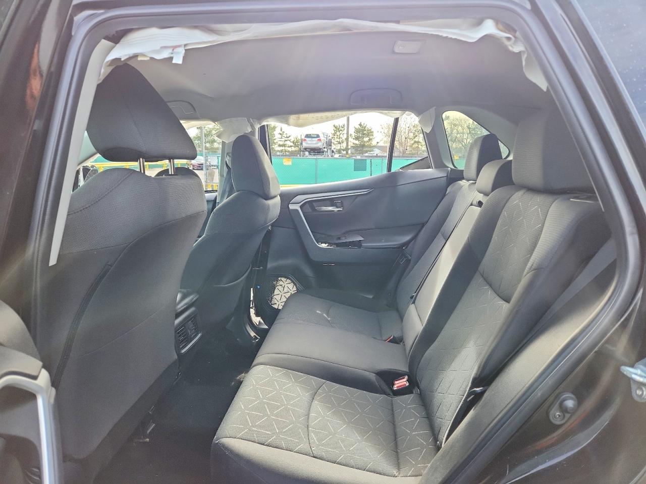 2022 TOYOTA RAV4 XLE photo 10