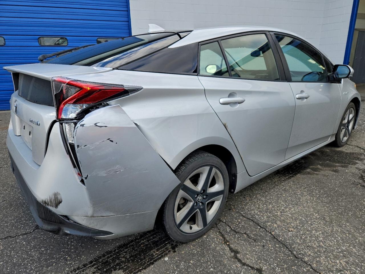 2017 TOYOTA PRIUS photo 5