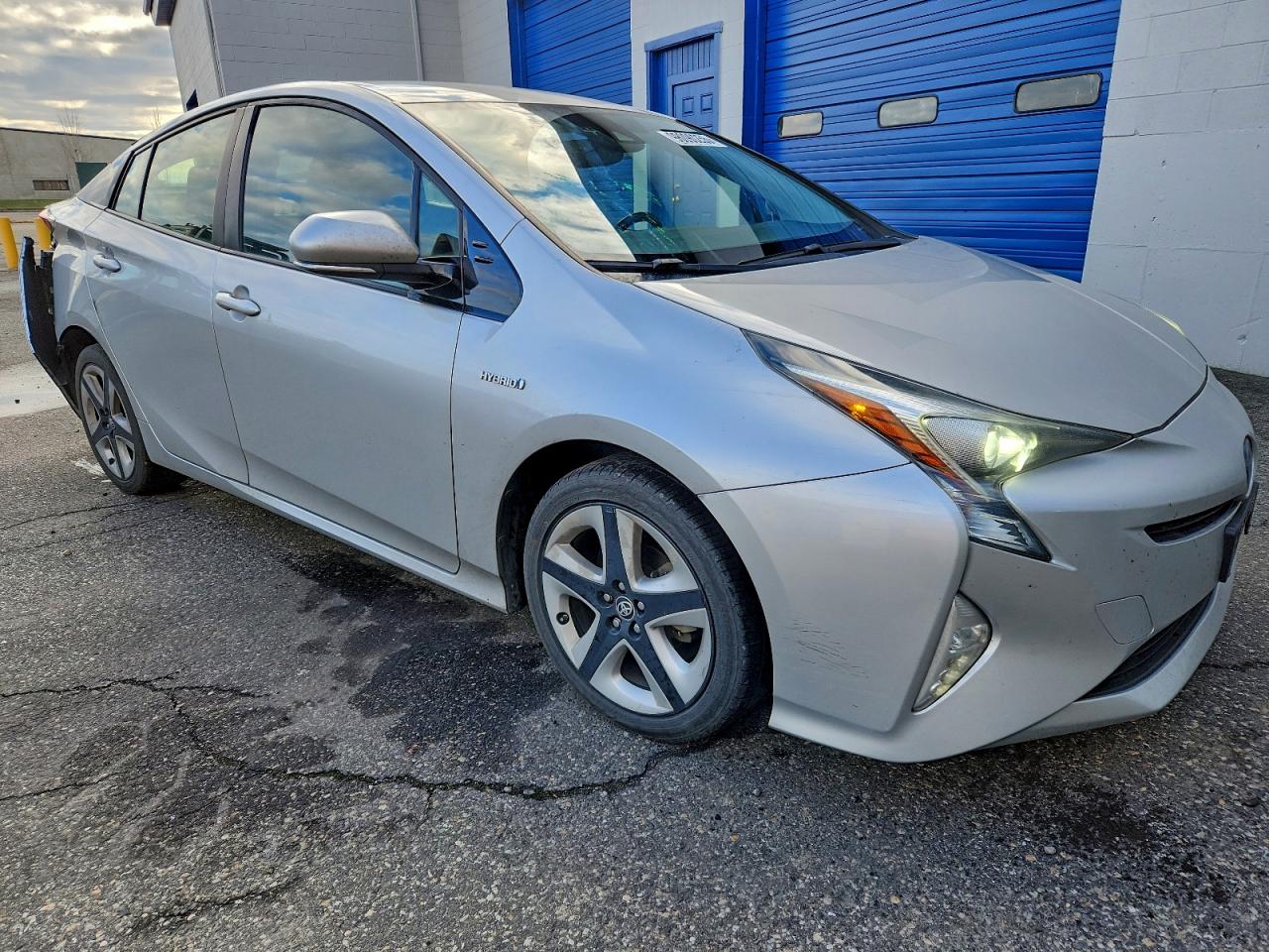 2017 TOYOTA PRIUS photo 7