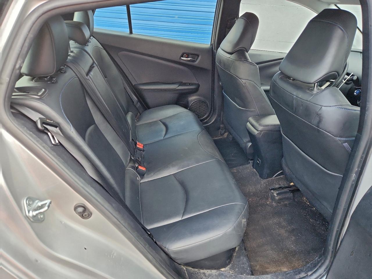 2017 TOYOTA PRIUS photo 19