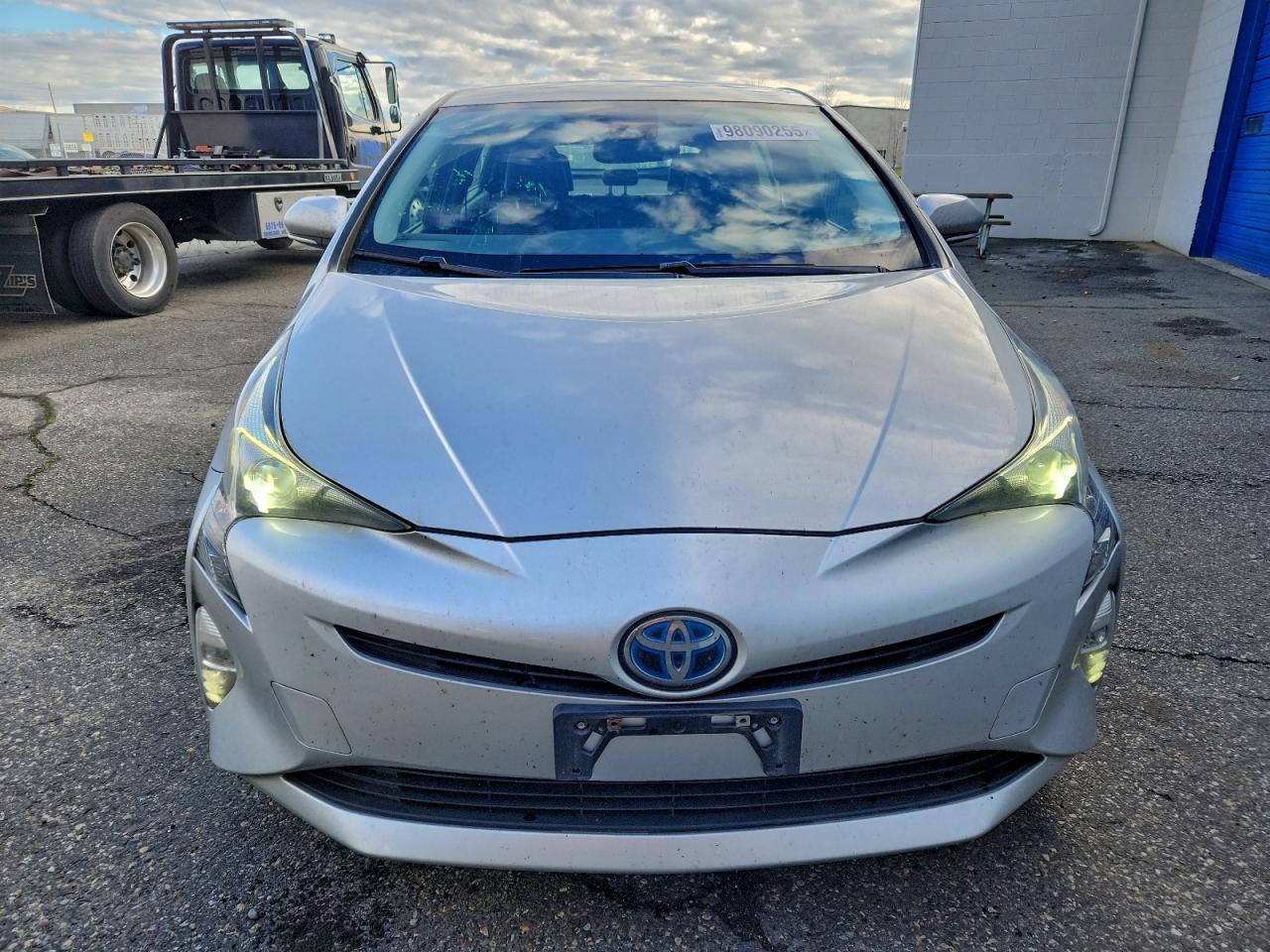 2017 TOYOTA PRIUS photo 9