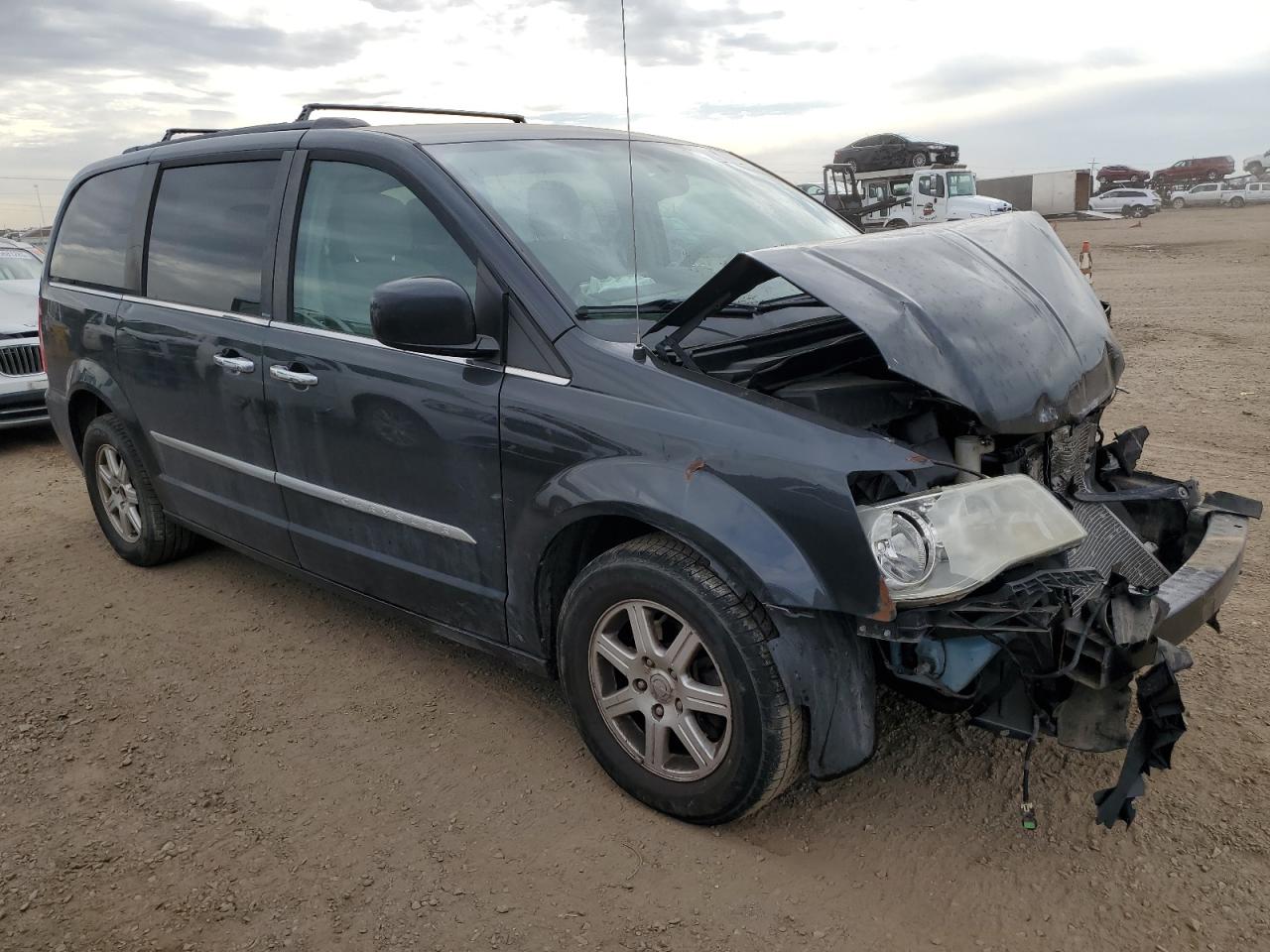 2012 CHRYSLER TOWN & COUNTRY TOURING photo 4