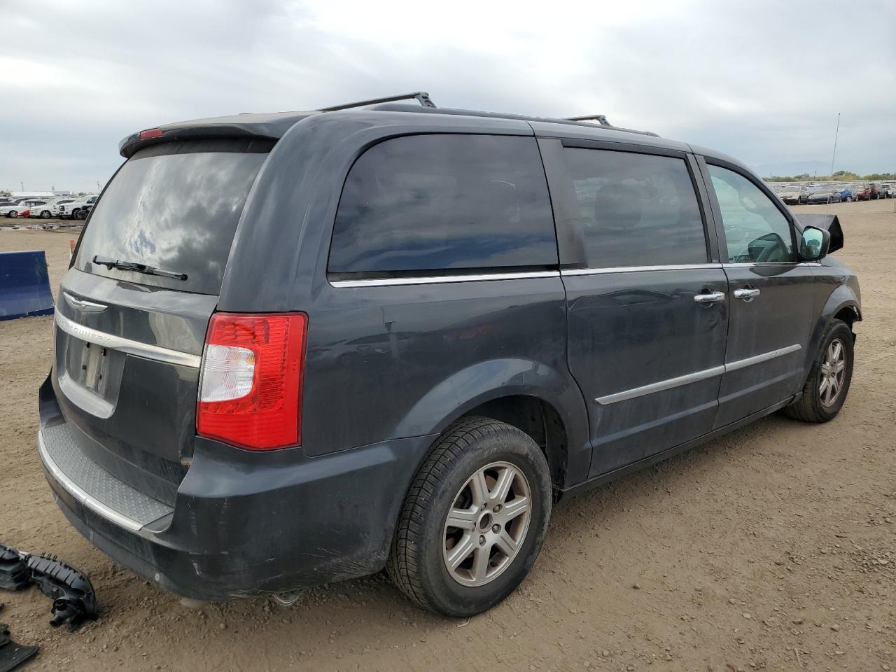 2012 CHRYSLER TOWN & COUNTRY TOURING photo 3