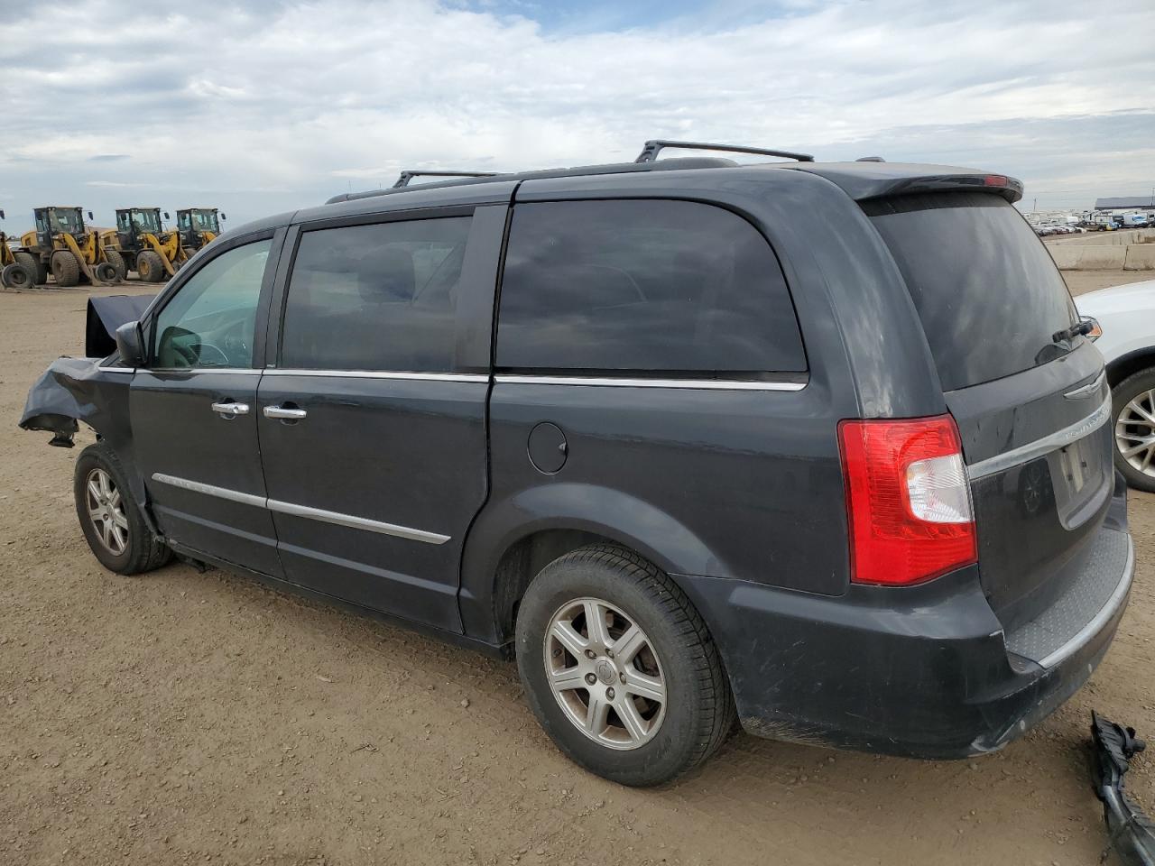 2012 CHRYSLER TOWN & COUNTRY TOURING photo 2