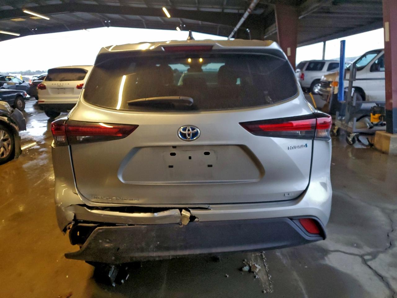 2024 TOYOTA HIGHLANDER HYBRID LE photo 6