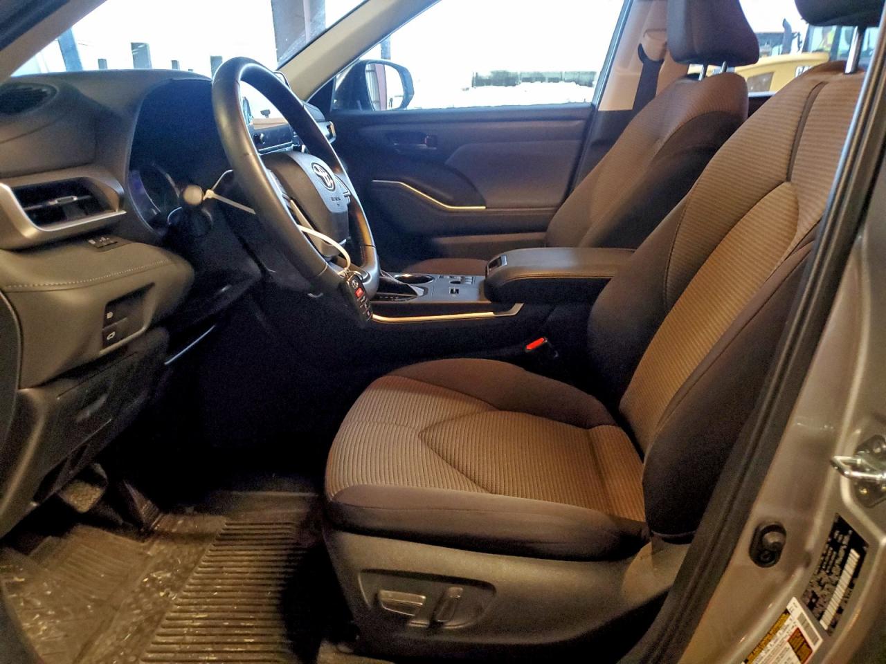 2024 TOYOTA HIGHLANDER HYBRID LE photo 7