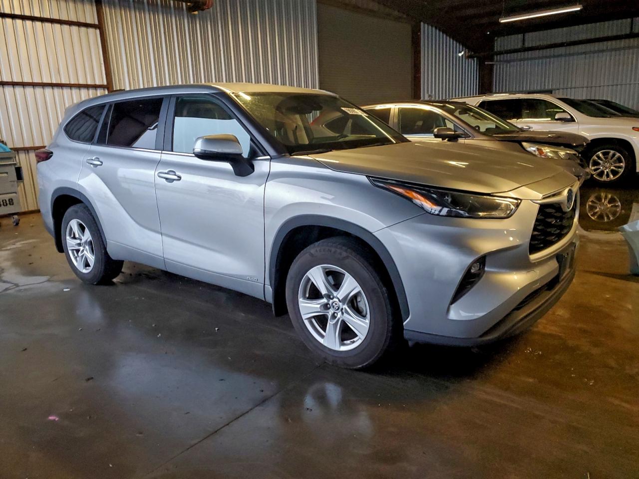 2024 TOYOTA HIGHLANDER HYBRID LE photo 4