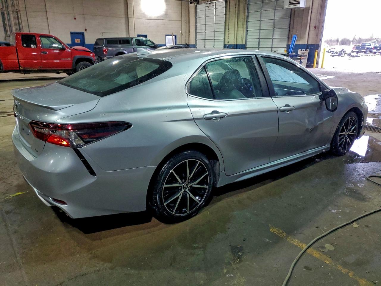 2021 TOYOTA CAMRY SE photo 3