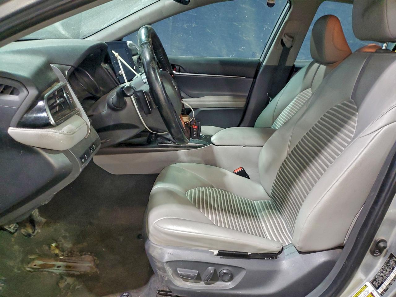 2021 TOYOTA CAMRY SE photo 7