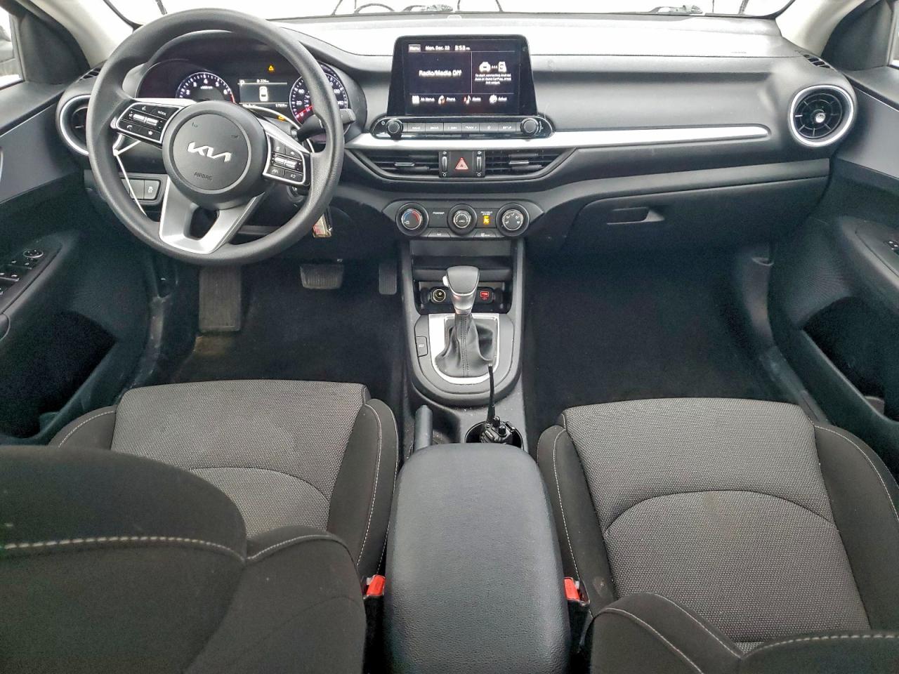 2024 KIA FORTE LX photo 8