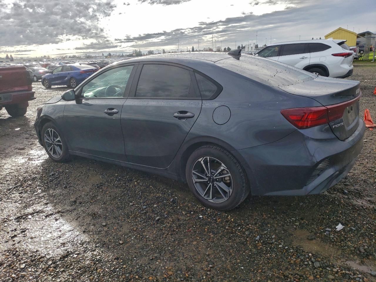 2023 KIA FORTE LXS photo 2