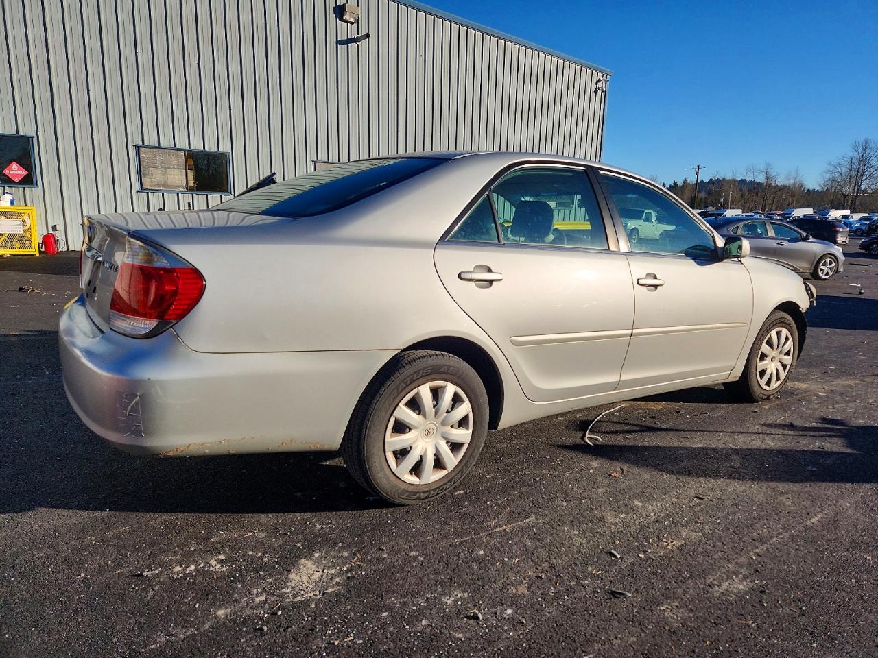2006 TOYOTA CAMRY LE photo 3