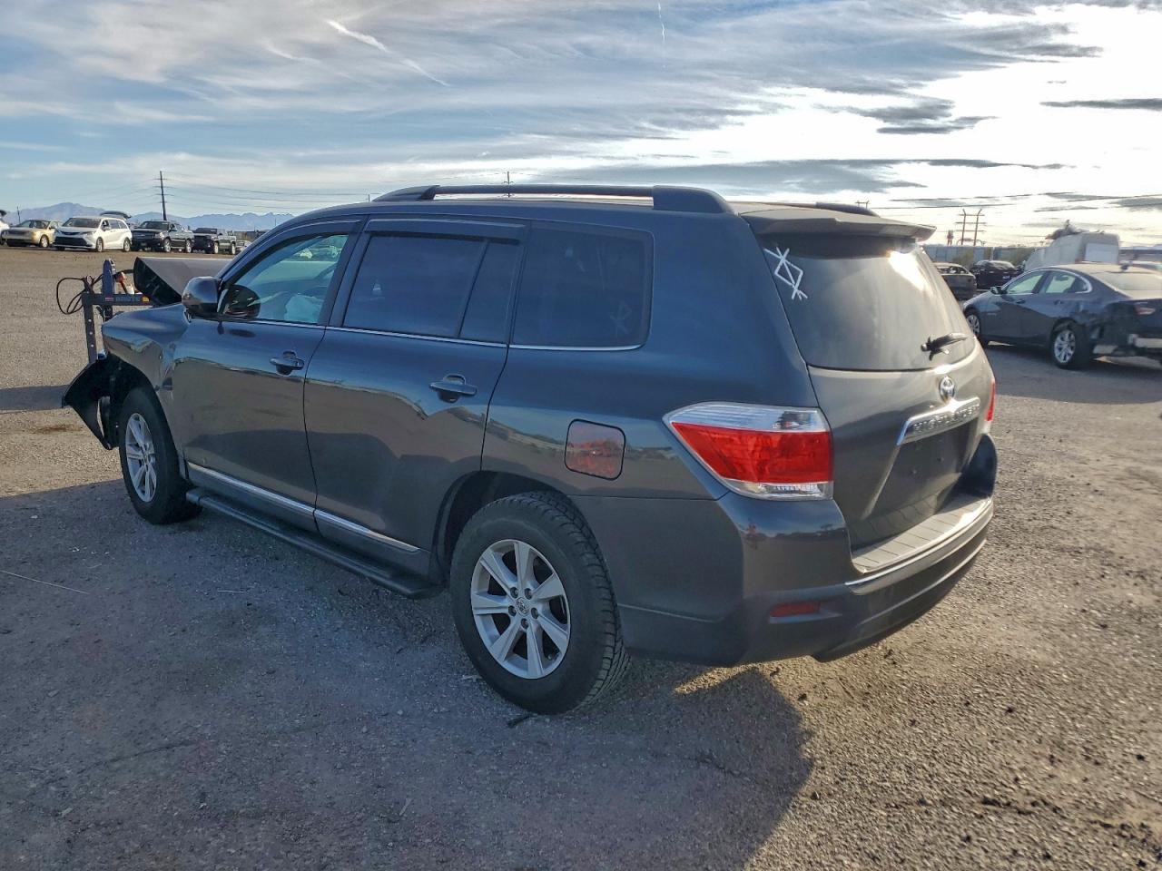 2013 TOYOTA HIGHLANDER BASE photo 2